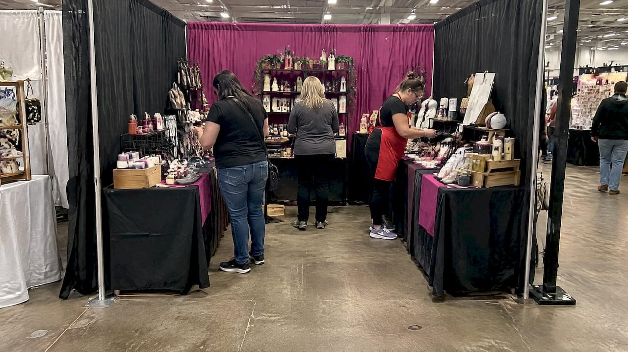 Craft Vendor Booth Setup: 10x10 Layouts, Photos Organizers Want